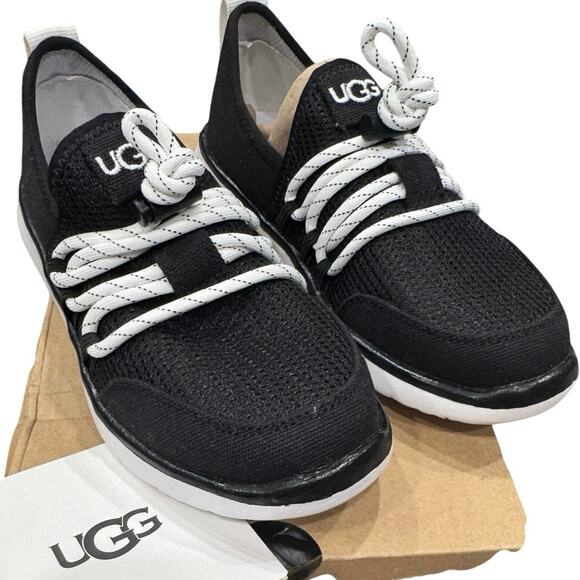 Ugg Cambrian Girls Slip On Sneakers, size 1 - Picture 1 of 12